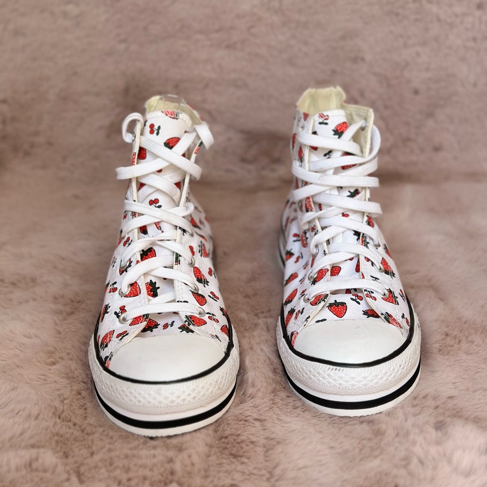 Converse Strawberry print